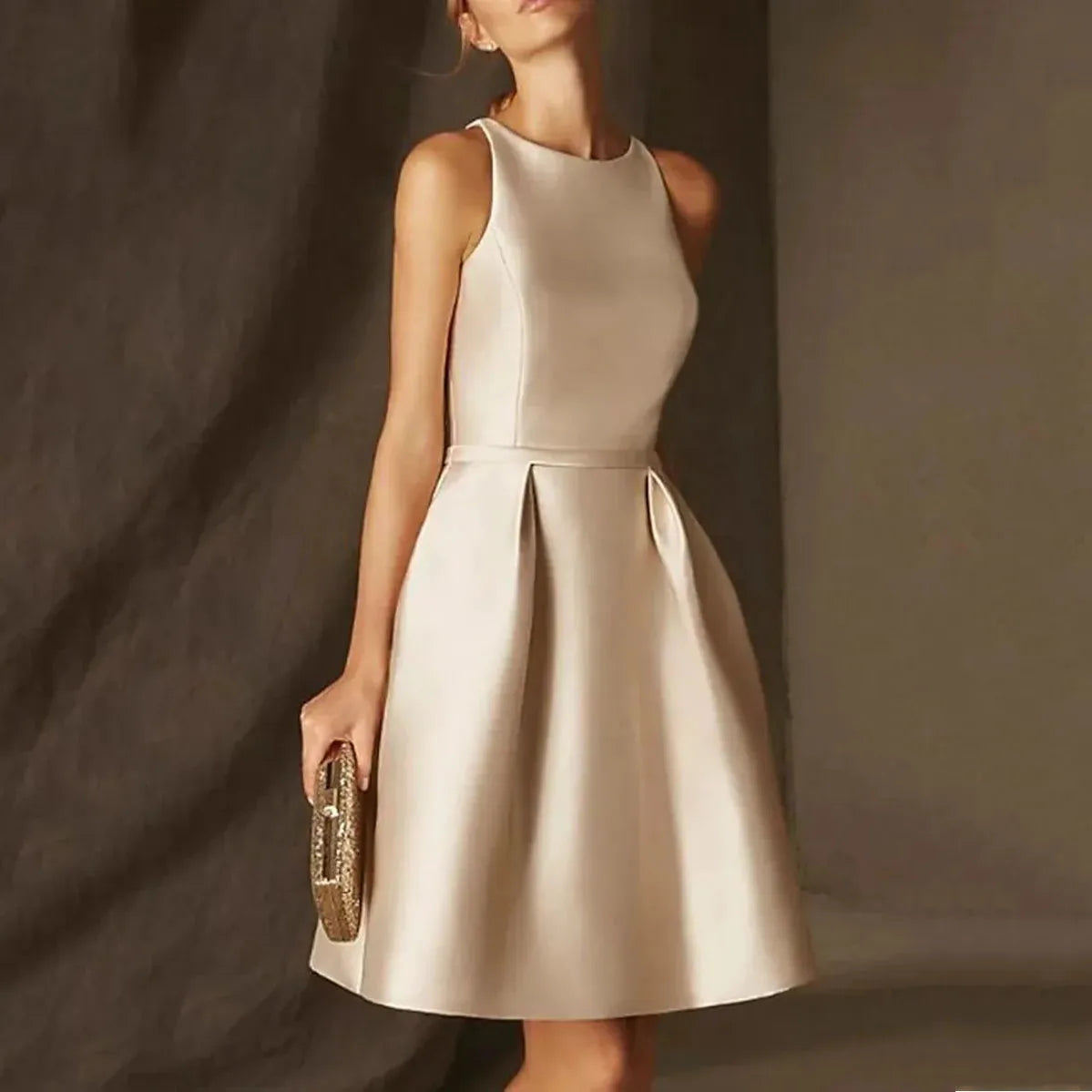 A-Line/Princess Scoop Neck Satin Sleeveless Knee-Length Homecoming Dresses With Pockets